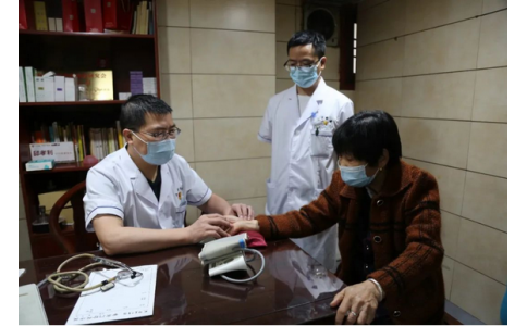 曹文新：精研數(shù)寸銀針弘仁術(shù)，擅用一雙巧手濟(jì)蒼生！